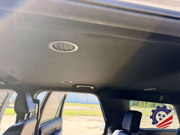 2021-ford-expedition-xlt-image-38