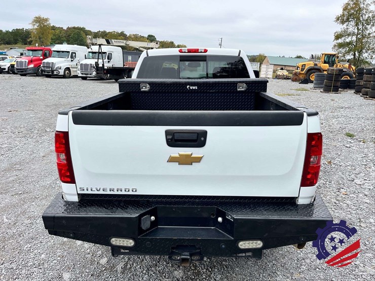 2013-chevrolet-silverado-z71-/-4x4-/-3500hd-pickup-image-18