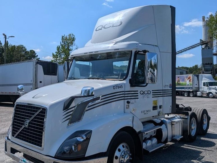 2018-volvo-10-image-1