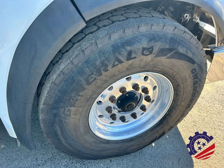 2020-peterbilt-567-image-31