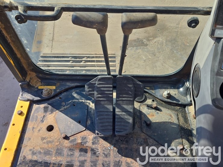2015-komatsu-pc210-lc-11-image-74