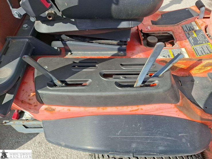 2011-kubota-f3080-image-18
