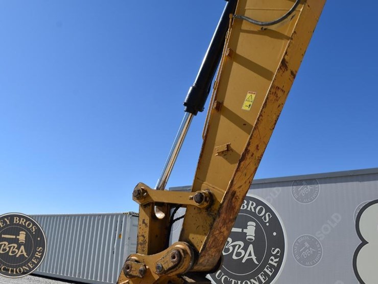 2018-caterpillar-326fl-image-33