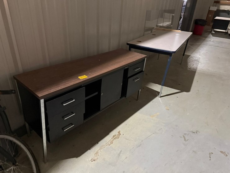#42121-•-lot-of-desk,-chair-&-table-image-1