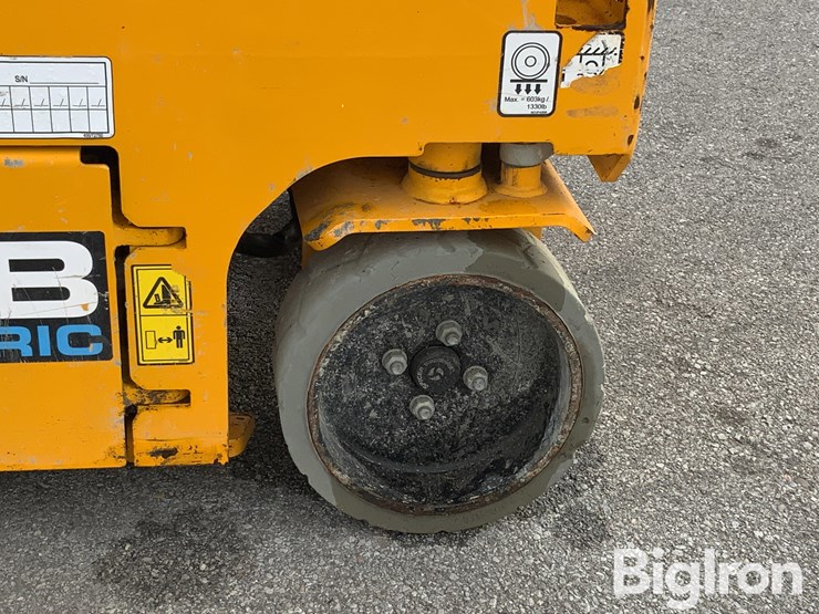 2023-massey-ferguson-730-image-19