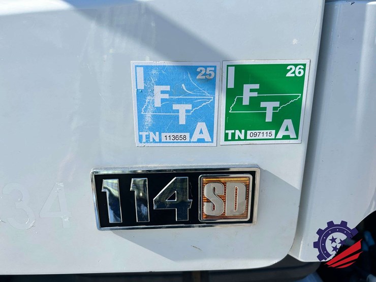 2019-freightliner-114sd-image-45