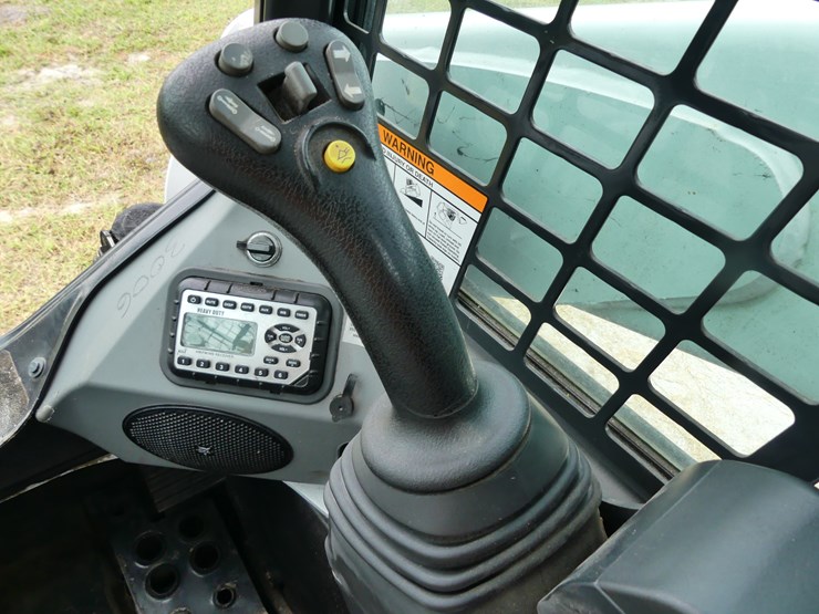 2021-bobcat-t740-image-14