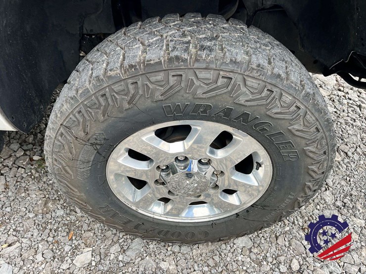 2013-chevrolet-silverado-z71-/-4x4-/-3500hd-pickup-image-10