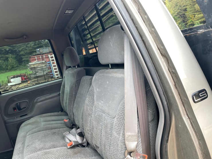2000-chevrolet-silverado-3500-image-67