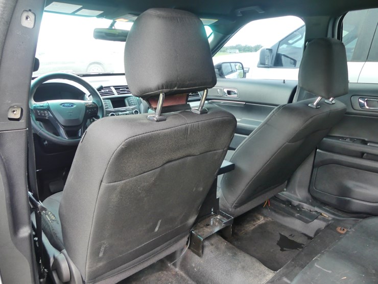 2016-ford-explorer-image-10