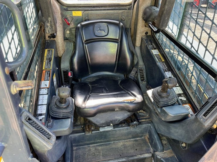 2016-deere-333e-image-17