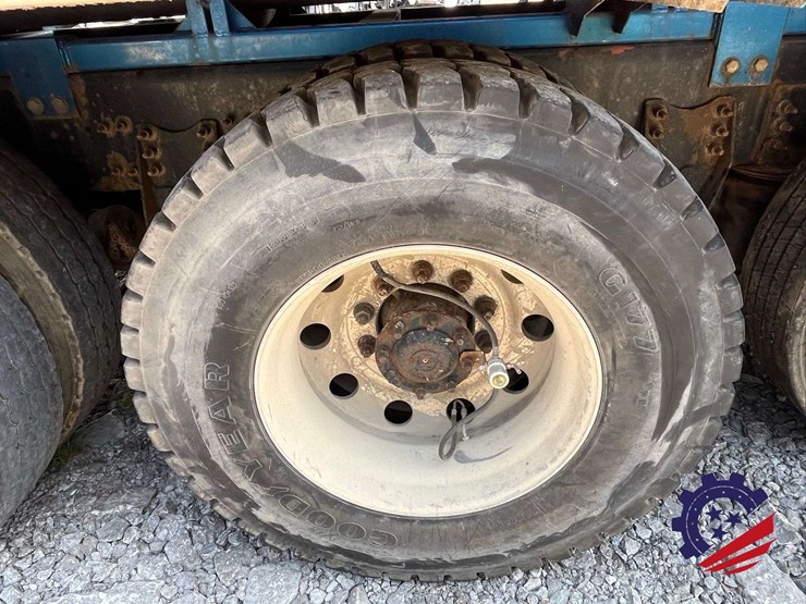 2011-international-paystar-tri-axle-hydrovac-truck-image-11