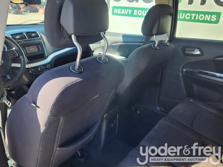 2012-dodge-journey-image-30