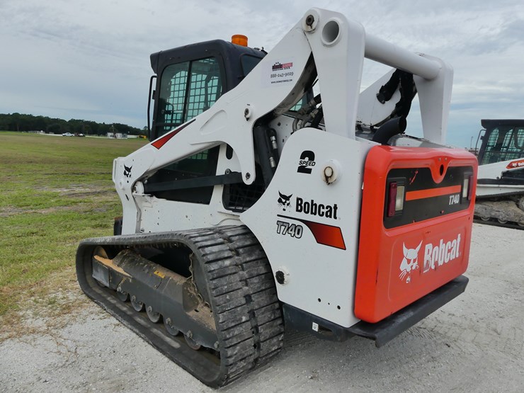 2021-bobcat-t740-image-4