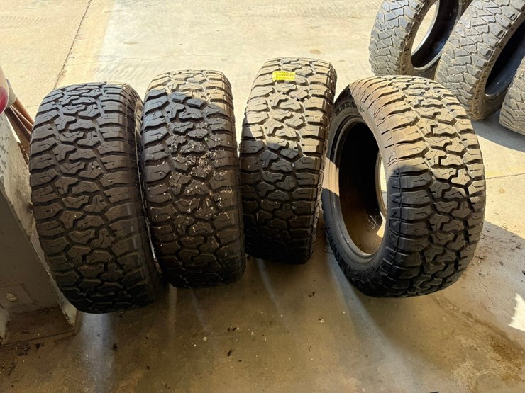 #42067-•-lot-of-(4)-lt275/60r20-tires-inv#42067-image-3