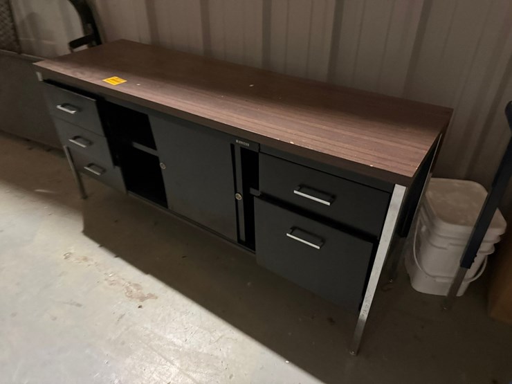 #42121-•-lot-of-desk,-chair-&-table-image-3