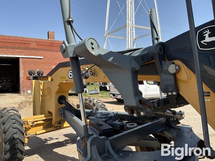 2013-deere-670g-image-9
