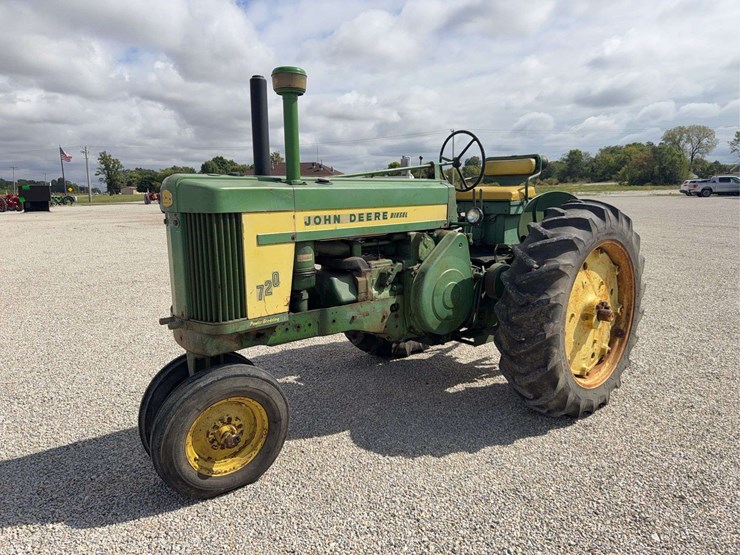 john-deere-720-image-1