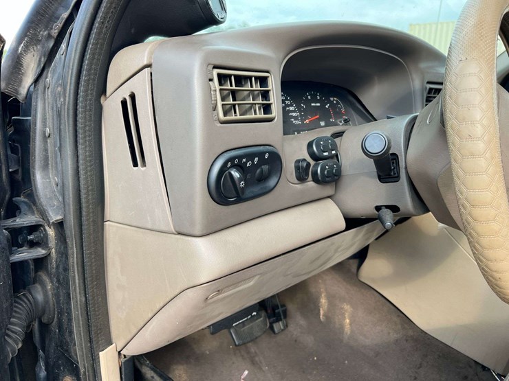 2004-ford-excursion-limited-image-11