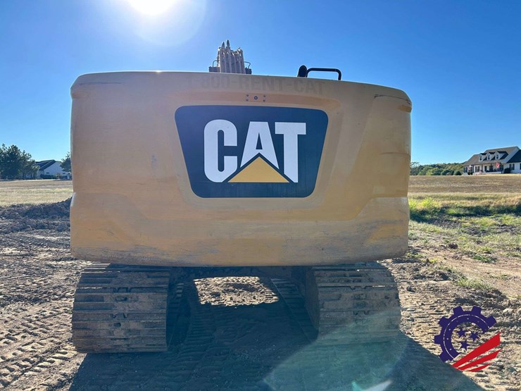 2018-caterpillar-320-image-4