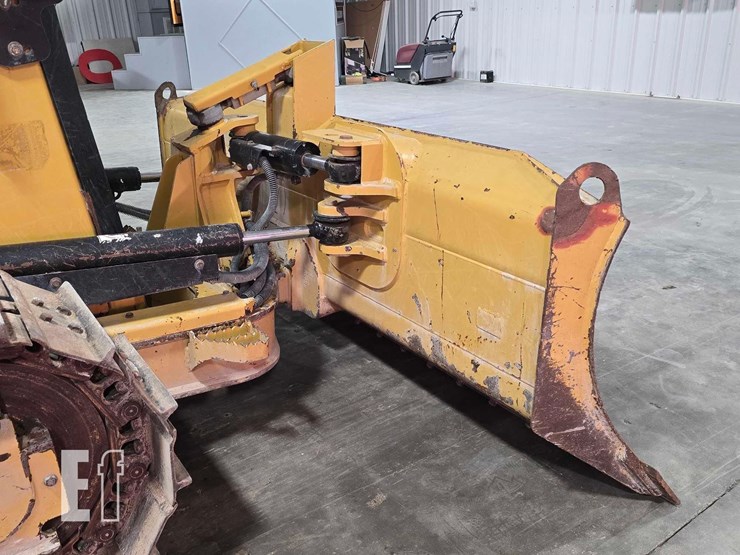 2022-caterpillar-d1-image-11
