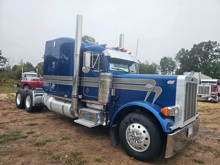 2001-peterbilt-379-image-24