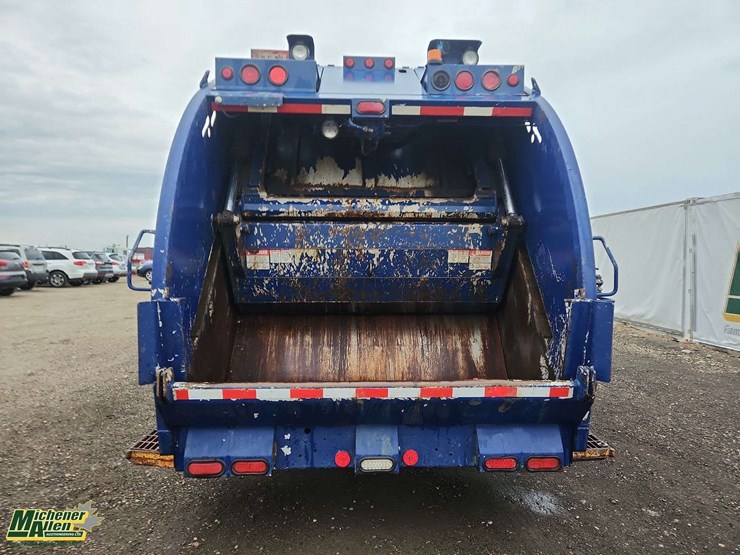2007-international-workstar-7400-image-22