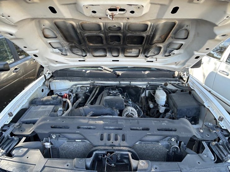 2012-chevrolet-silverado-2500-image-11