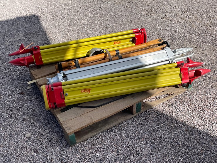#4665-•-lot-of-surveying-tripods-image-7