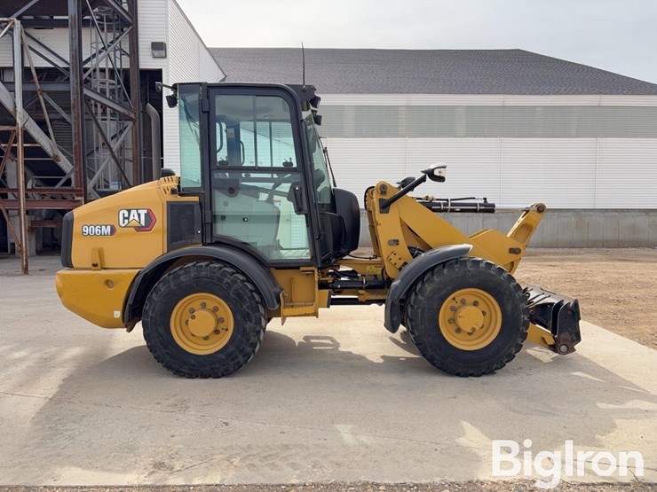 2017-caterpillar-906m-image-4