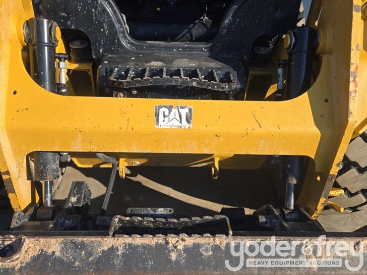 2018-caterpillar-226d-image-16
