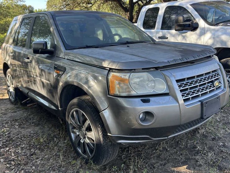 2008-land-rover-lr2-hse-image-3