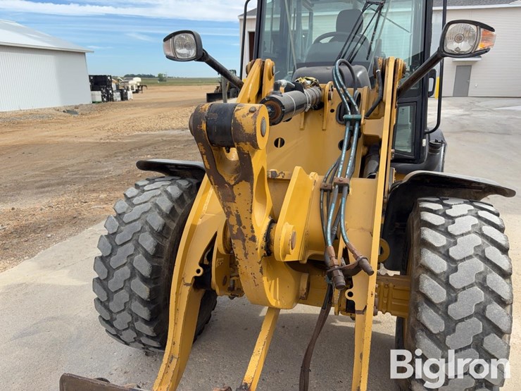 2017-caterpillar-906m-image-14