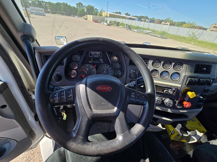 2018-peterbilt-579-image-20