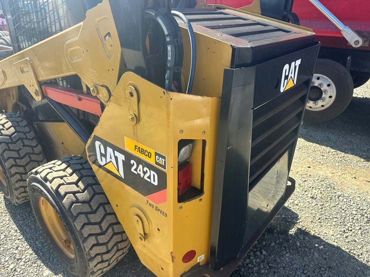 caterpillar-242d-image-18