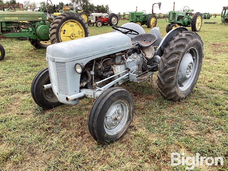 1951-ferguson-to30-image-1
