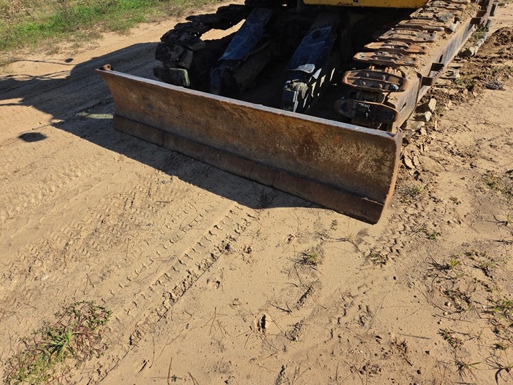 2011-deere-135d-image-15