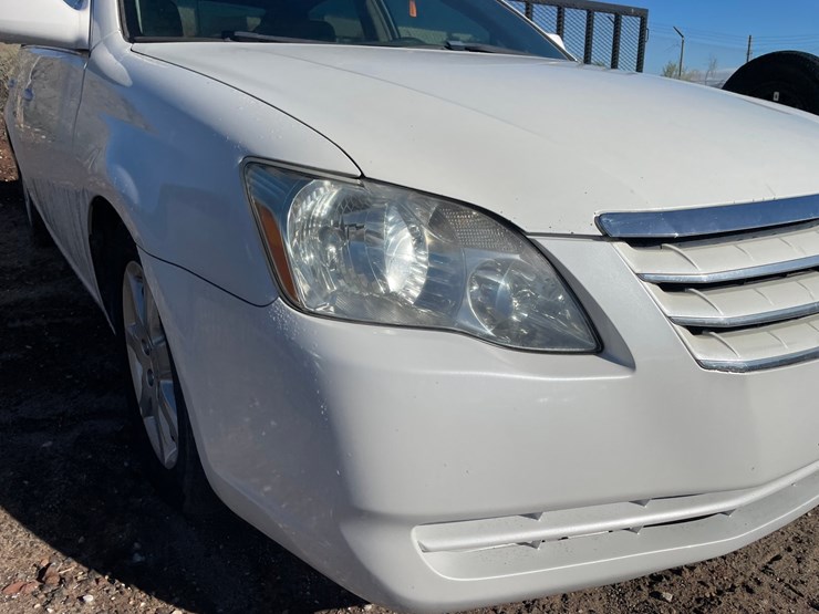 #2762-•-2005-toyota-avalon-(title-in-delay)-image-9