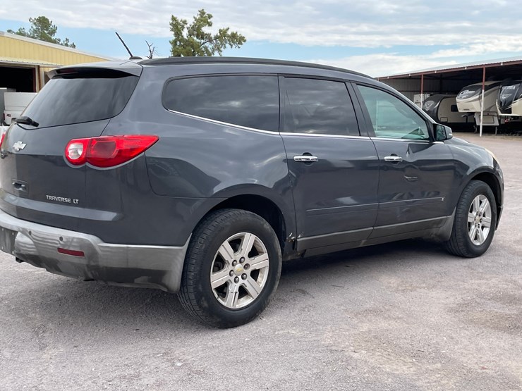 2010-chevrolet-traverse-image-8