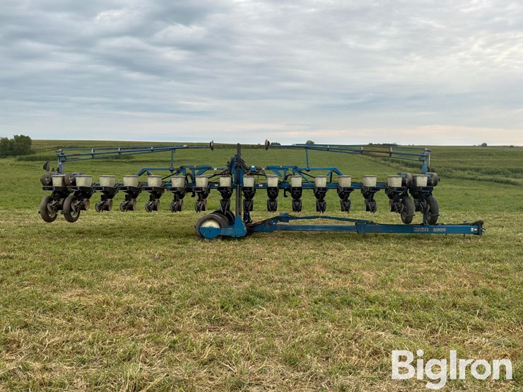 1998-kinze-2600-image-4