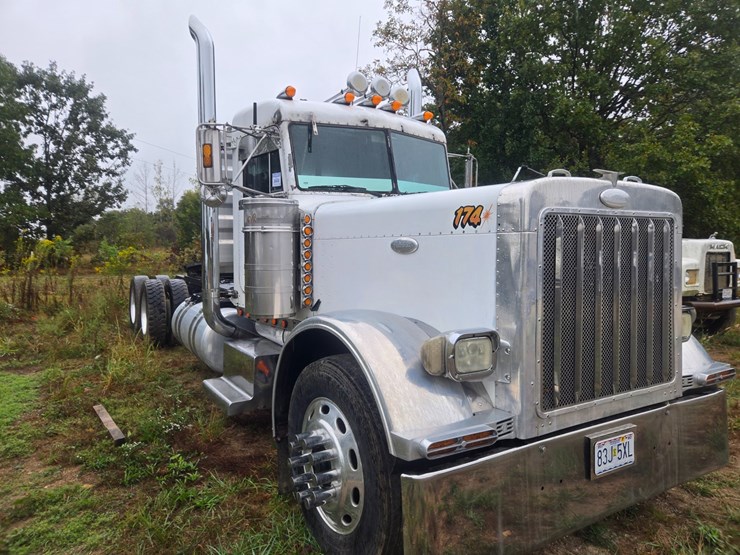 2000-peterbilt-379-image-17