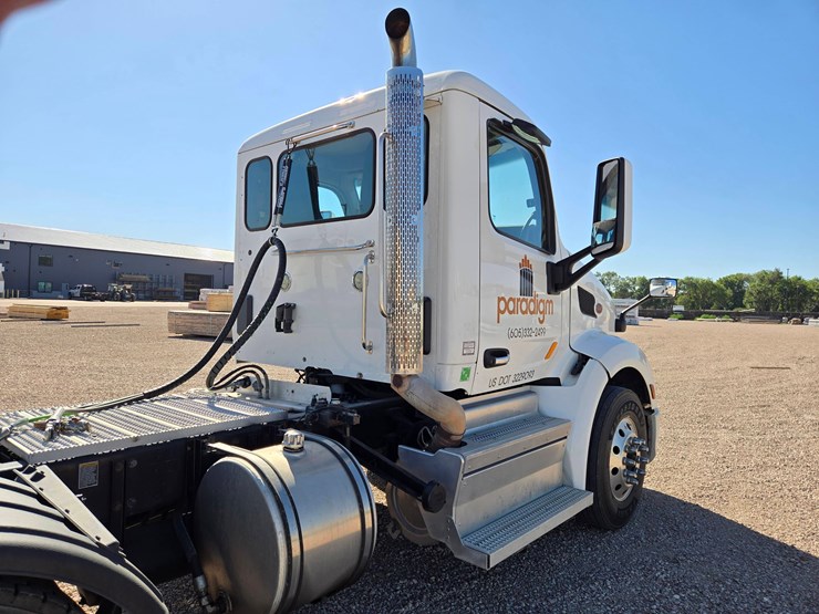 2018-peterbilt-579-image-13