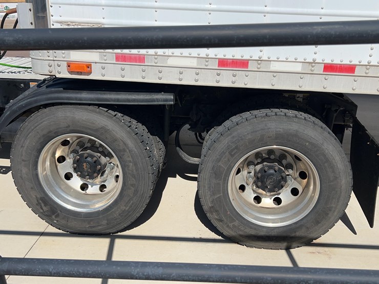2018-peterbilt-579-image-46