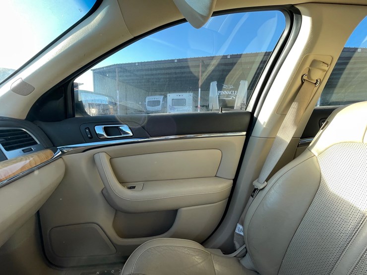 #2759-•-2010-lincoln-mks-(has-nm-title)-image-52