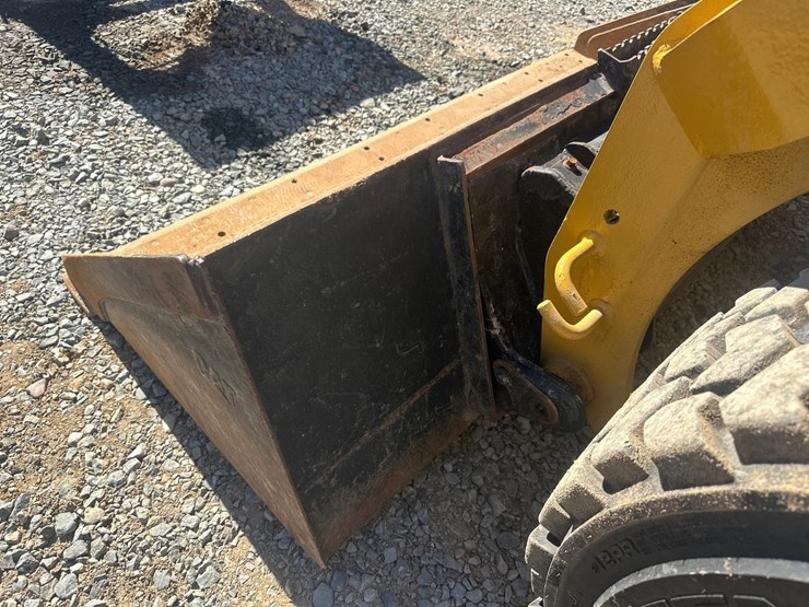caterpillar-242d-image-40