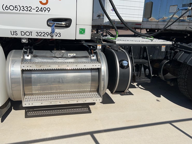 2018-peterbilt-579-image-38