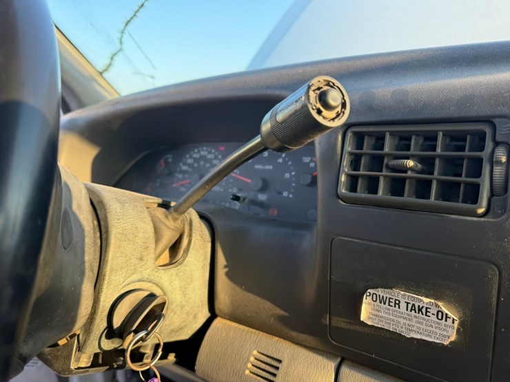 2003-freightliner-fld120-image-127