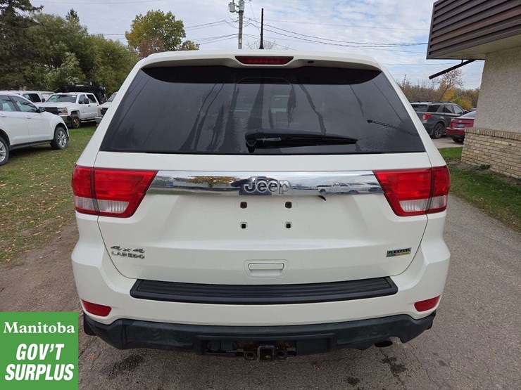 2011-jeep-grand-cherokee-image-6
