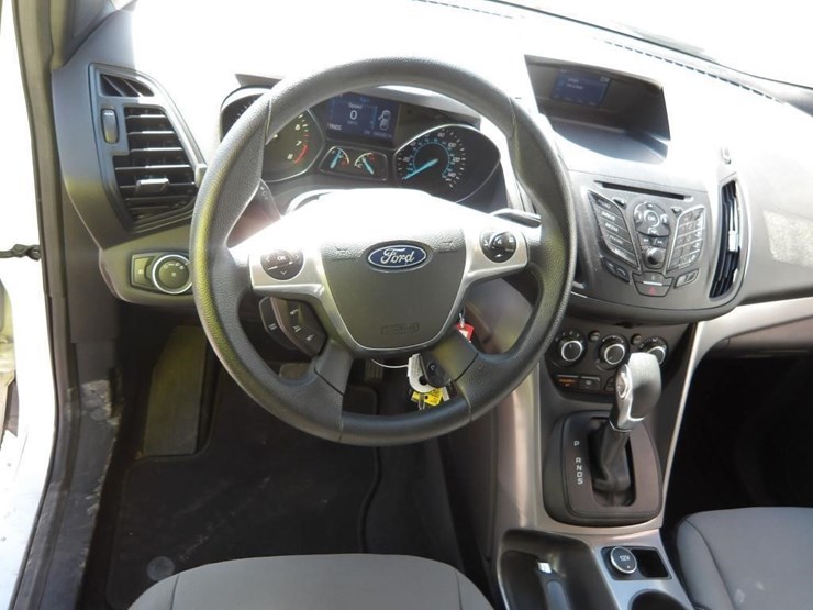 2015-ford-escape-se-image-16