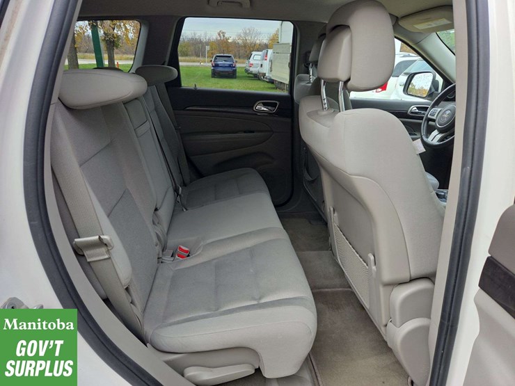 2011-jeep-grand-cherokee-image-29